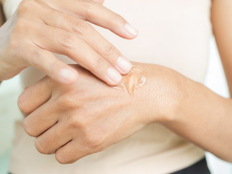 como aplicar aloe vera na pele​